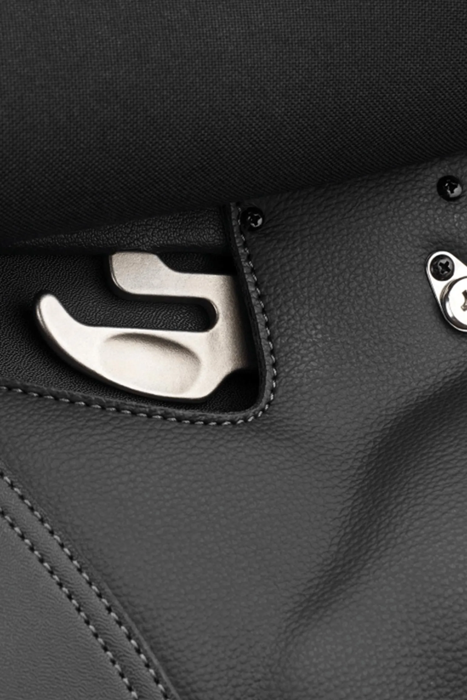 500 Dressursattel, Weit