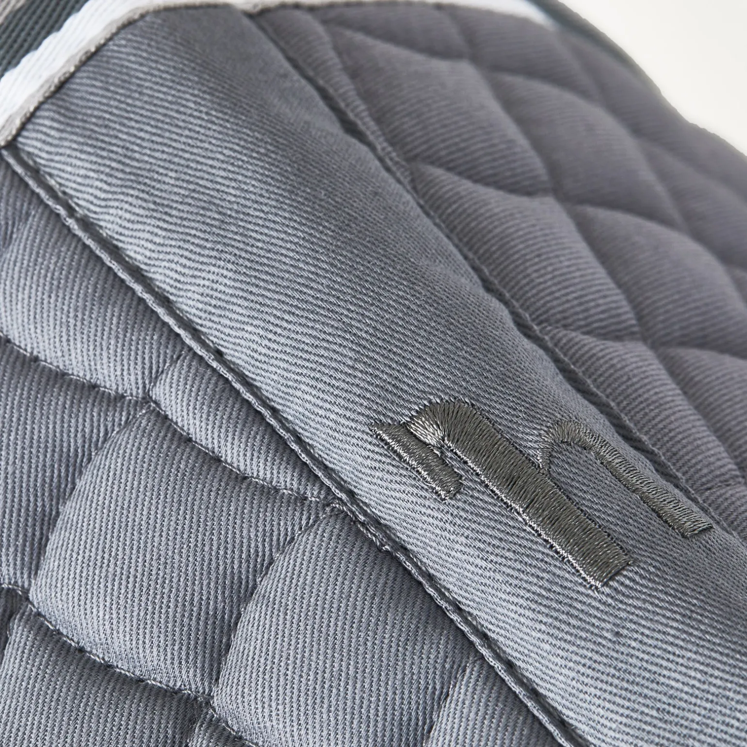 Adepto Dressurschabracke