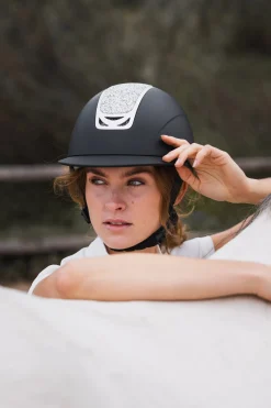 Arix II Reihelm mit Kristallverzierung