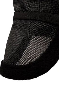 ausgestellte Fliegenmaske