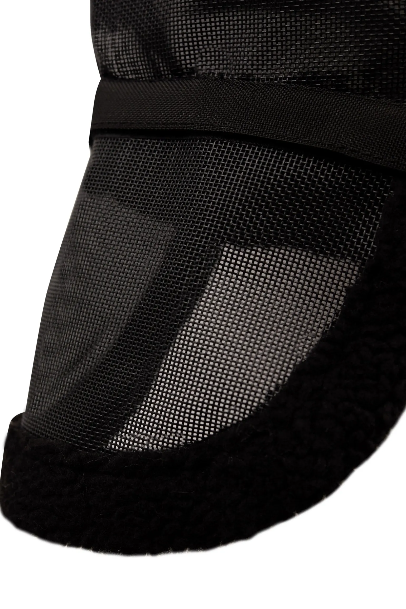 ausgestellte Fliegenmaske