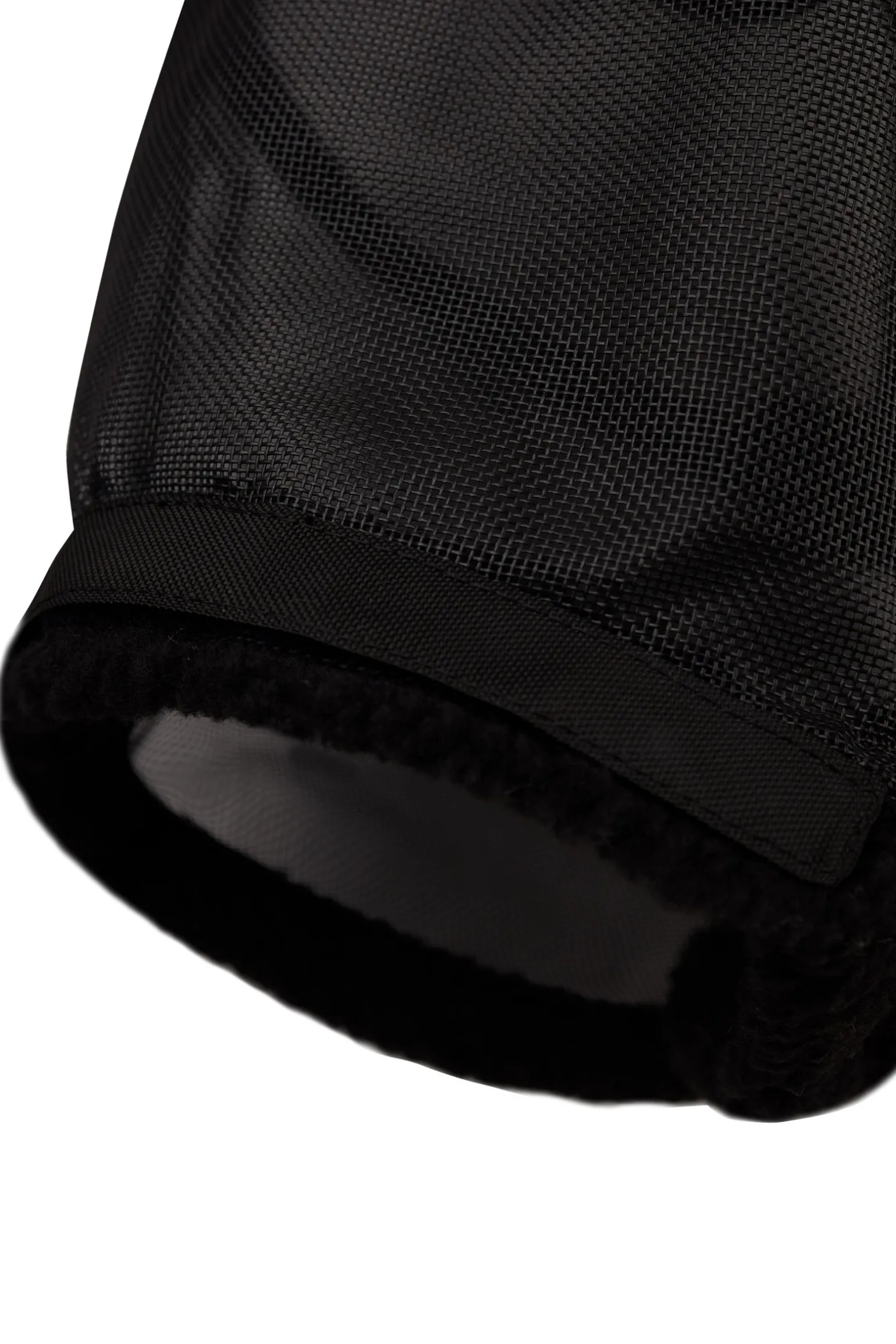 ausgestellte Fliegenmaske