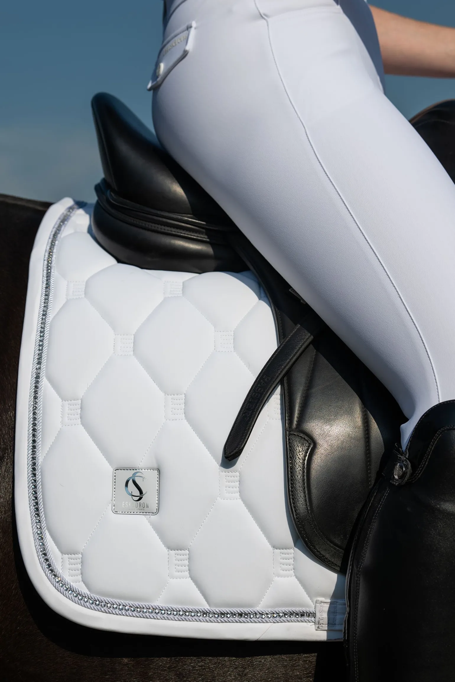 Classic Sports SS25 Softshell Crystal Dressurschabracke