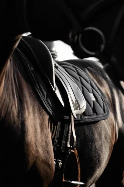 Classic Sports SS25 Softshell Crystal Dressurschabracke