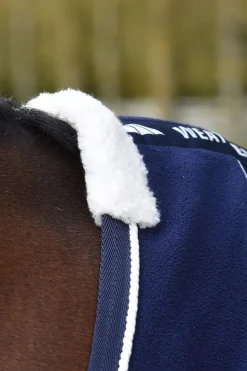 Opulence Turnierdecke Standardhalsausschnitt